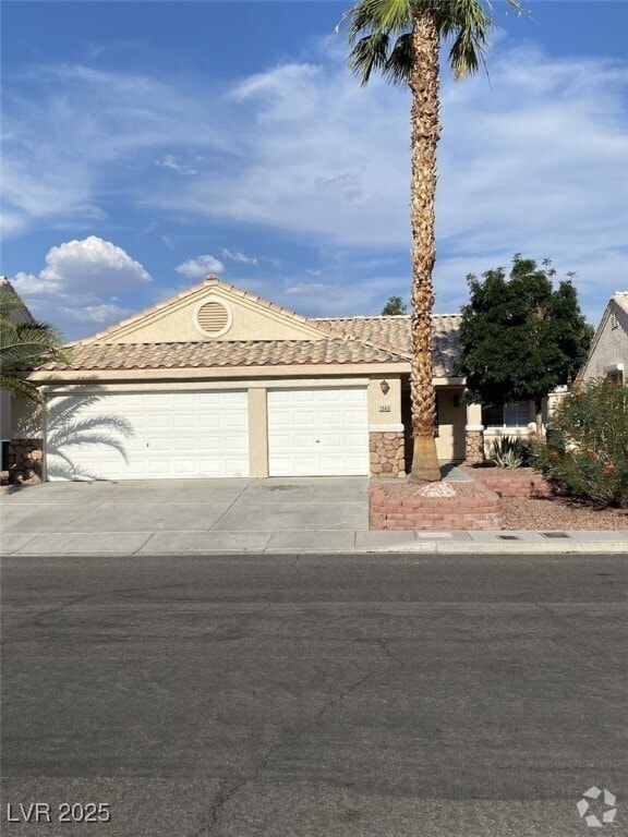 Building Photo - 3640 Yorba Linda Dr