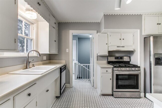 Foto del edificio - 3448 Westminster Ave