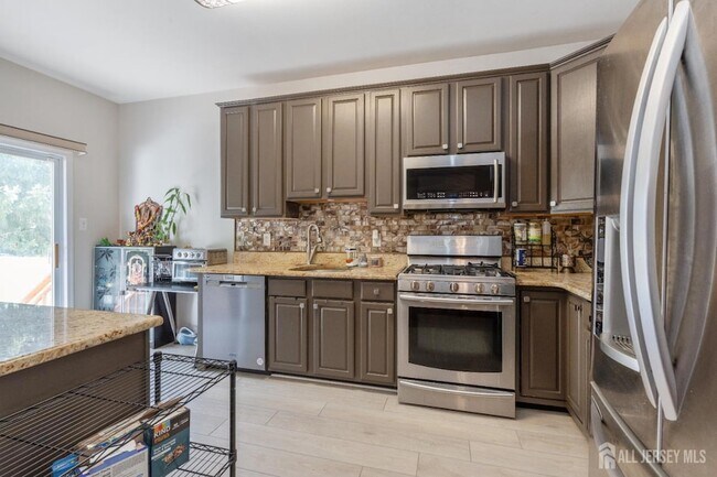 Foto del edificio - 802 Yarrow Cir