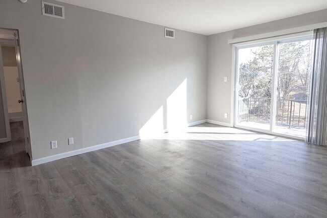 Foto del edificio - 3408 Balboa Ln