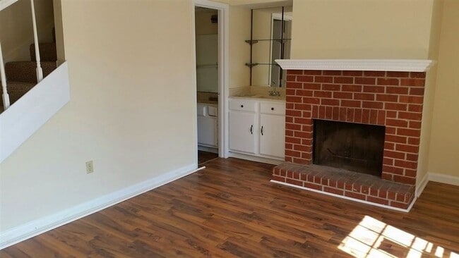 Building Photo - 900 Whitworth St