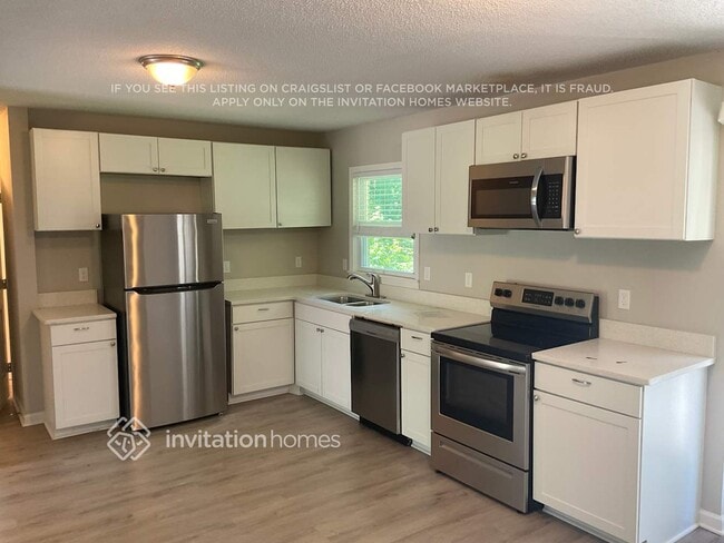 Building Photo - 1833 Rollingwood Dr SE