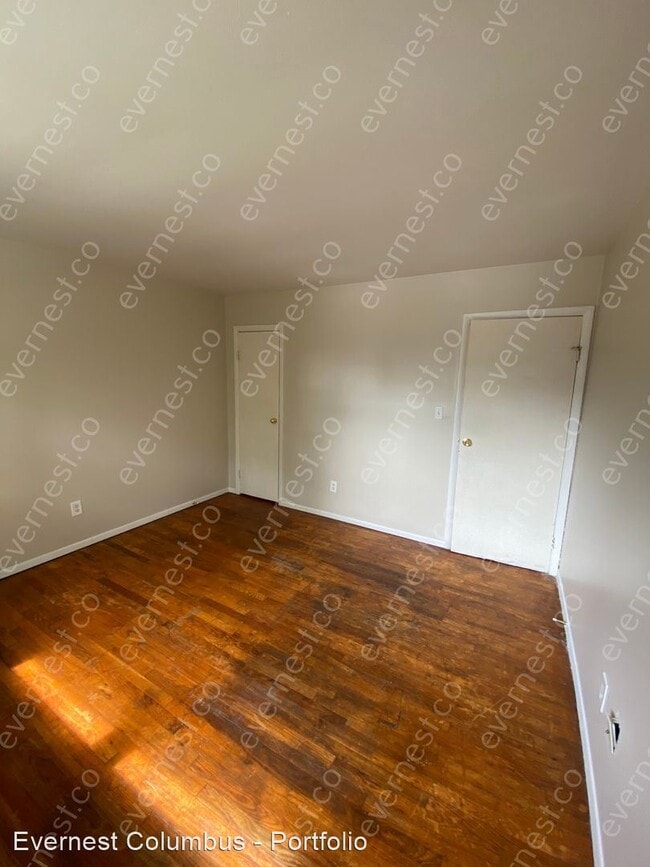 Building Photo - 1217 Crestwood Ave