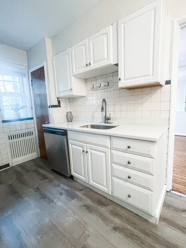 Stainless appliances - 8150 Whitburn Dr