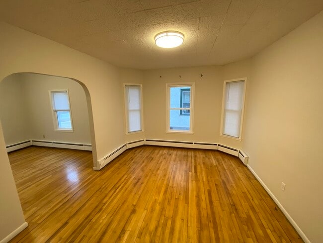 Spacious Dining Room - 3052 California St NE