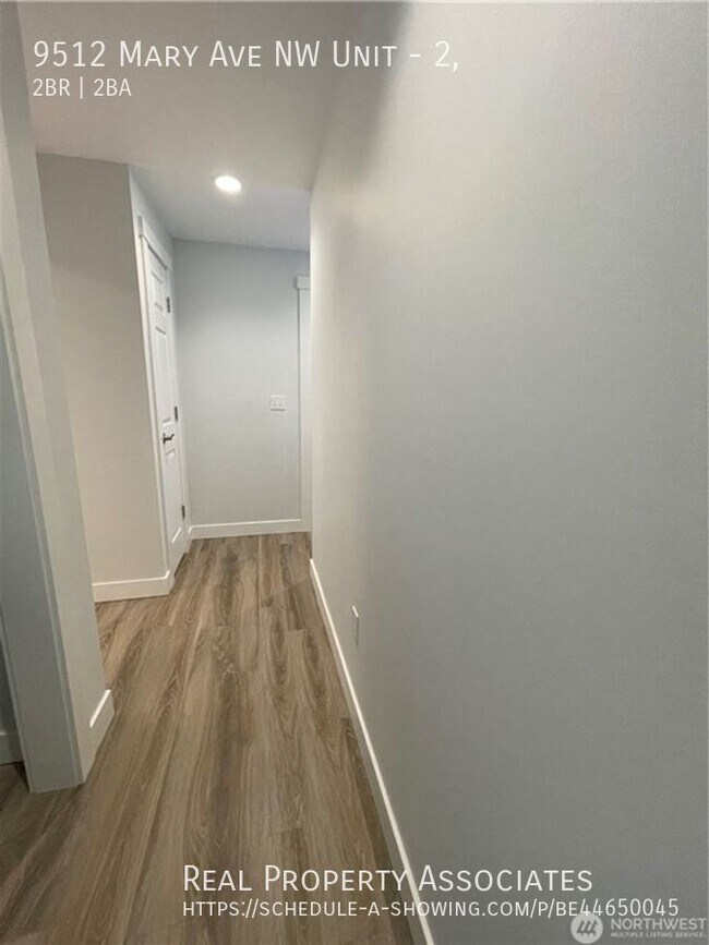 Building Photo - Charming 2-Bedroom Apartment in Seattle's ...