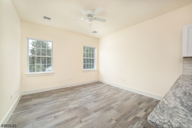 Foto del edificio - 5669 Berkshire Valley Rd