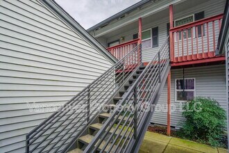 Building Photo - 4000 NE 109th Ave