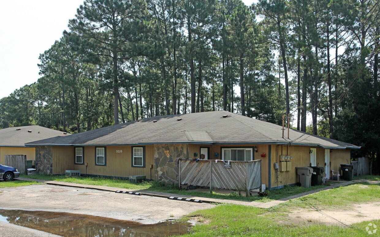 Primary Photo - 320 Crow Rd