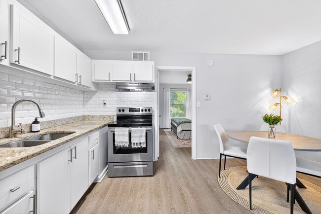 Building Photo - Wild Pines