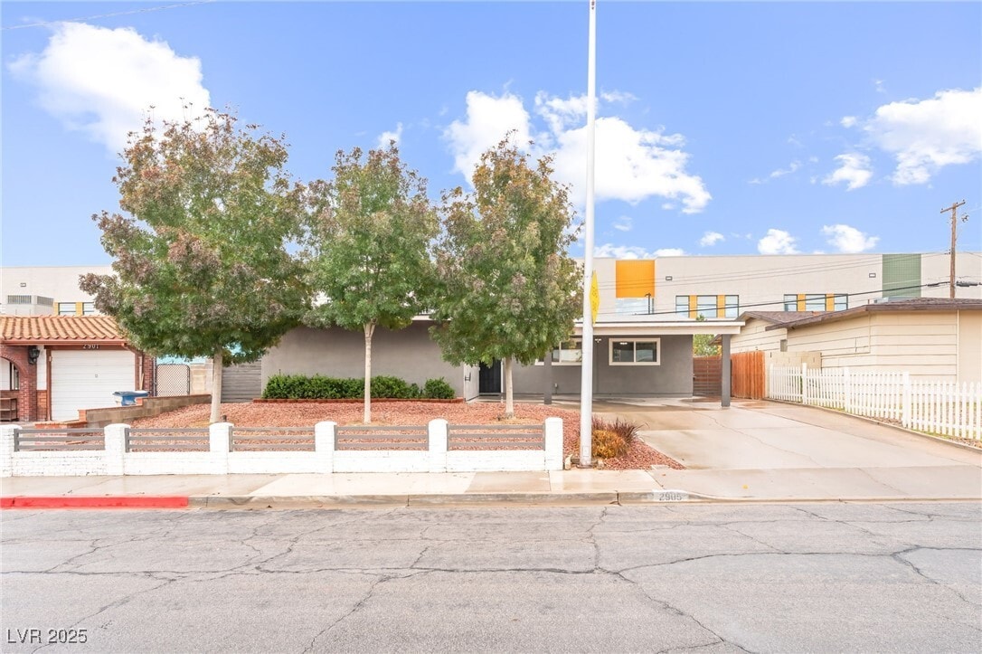 Primary Photo - 2905 Kings Way