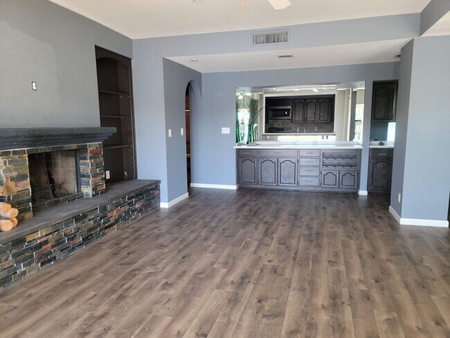 Foto del edificio - On the water! Updated 2bd/2ba Tempe Rental--COMING SOON