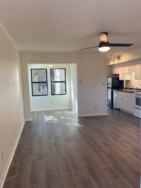 Living Room - 1510 W North Loop Blvd