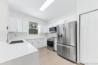 Building Photo - 402 Seminole Palms Dr
