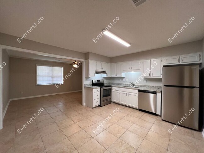 Foto del edificio - 644 Clarington Dr