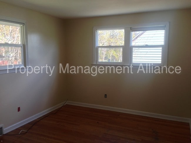 Building Photo - 923 Jamesville Ave