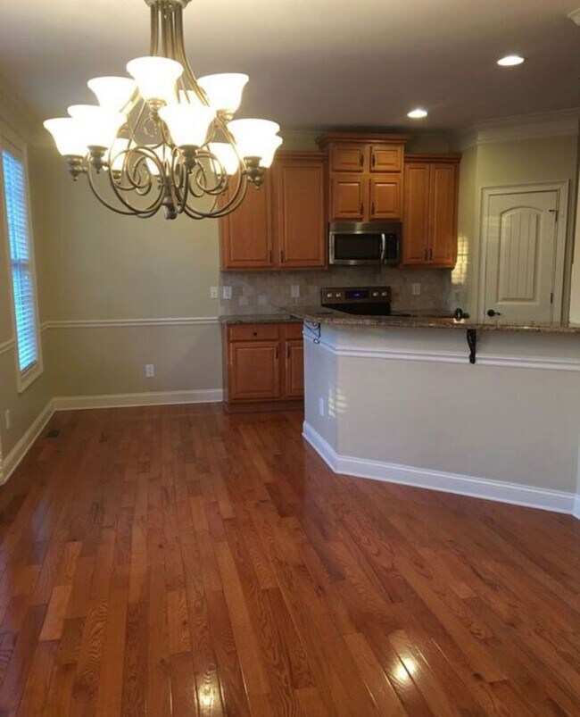 Building Photo - Beautiful Townhome in Peachtree City