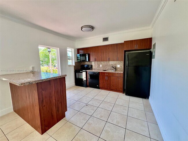 Foto del edificio - 1345 NE 105th St