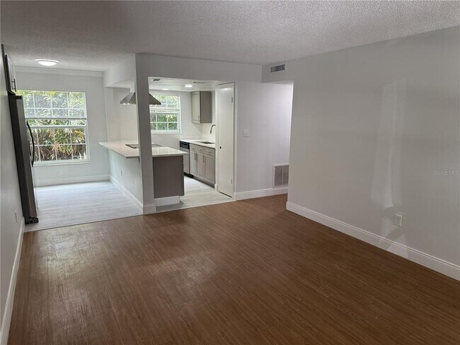 Foto del edificio - 726 Edgewater Dr