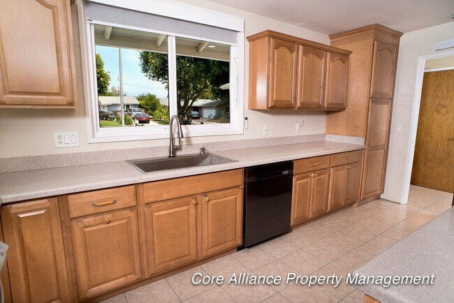Building Photo - 6533 Cleomoore Ave