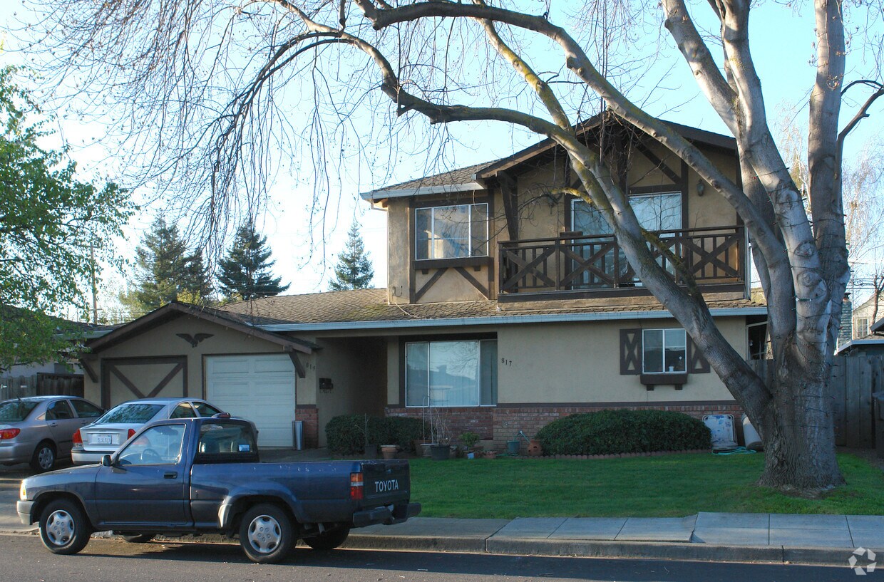 Foto del edificio - 817-819 Sevely Dr