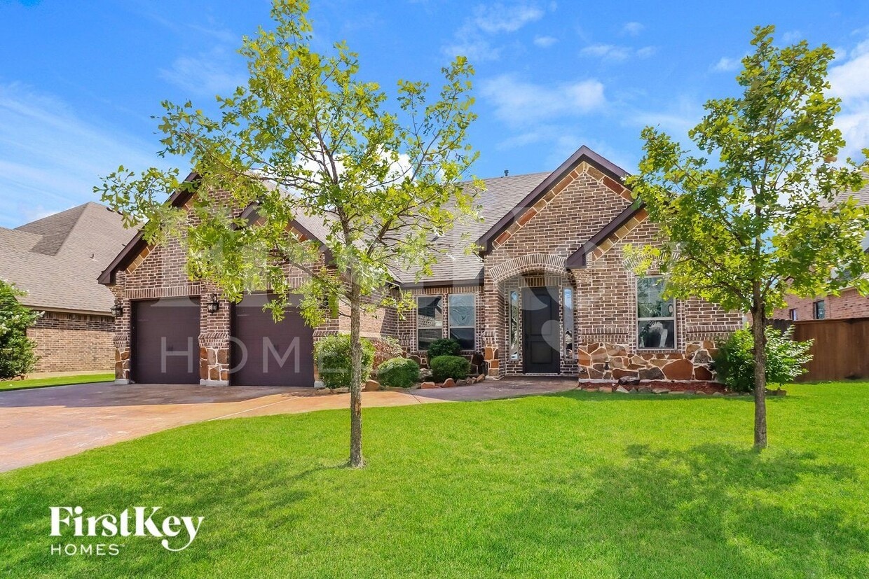 Primary Photo - 723 La Paloma Rd