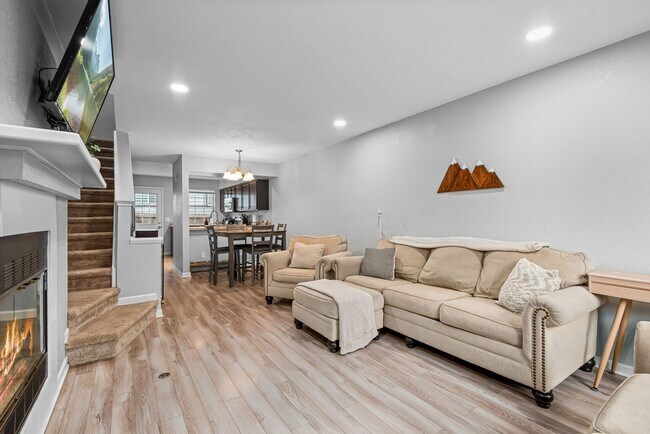 Foto del edificio - Charming 2BR Townhome in Denver