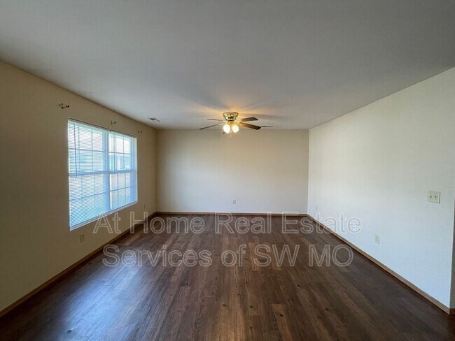 Building Photo - 1136 S Clifton Ave
