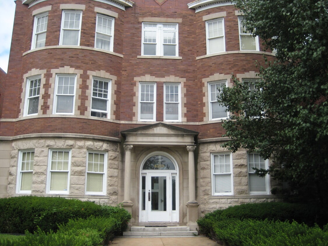 Front of building - 4319 Lindell Blvd