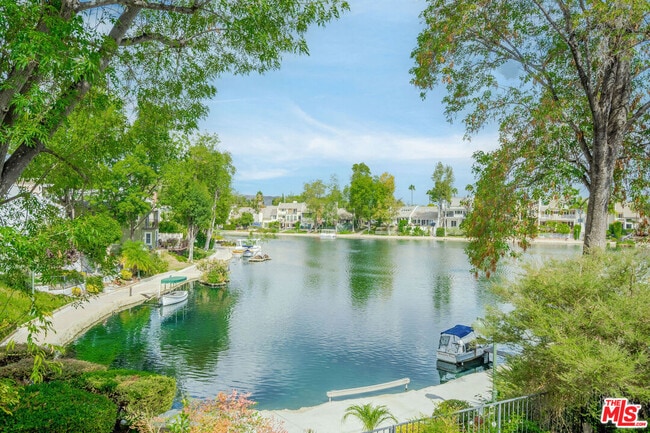 Building Photo - 4618 Park Mirasol