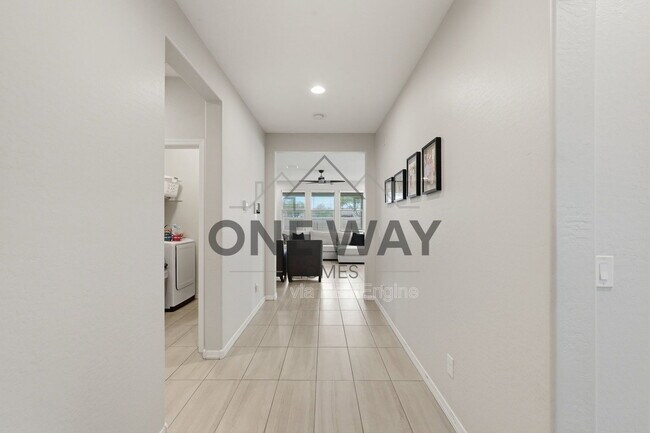 Foto del edificio - 392 S 194th Ln