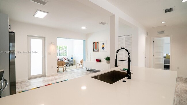 Building Photo - 253 NE 59th Terrace