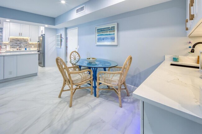 Foto del edificio - 3230 S Ocean Blvd