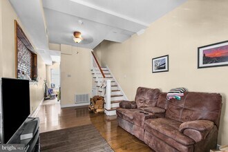 Building Photo - 112 E Allen St