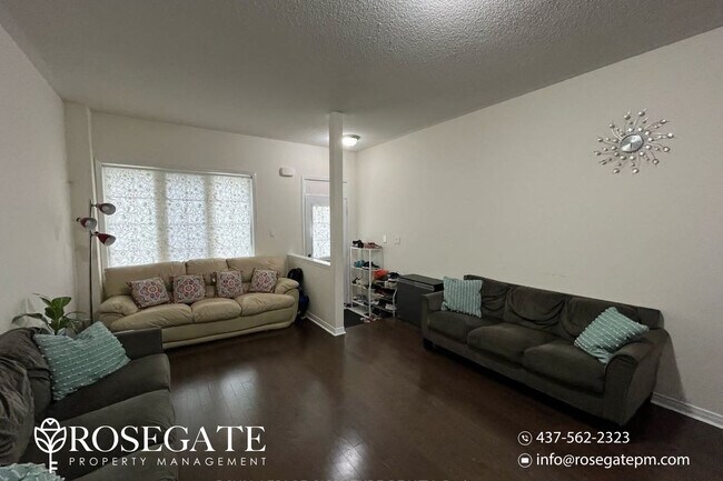 Building Photo - Spacious 4+Den Freehold Townhouse with 4 Parking & Walkout Garage – Brampton