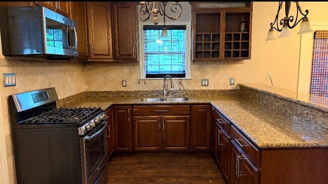 Foto del edificio - 340 Westwood Ln