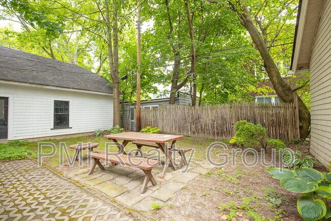 Foto del edificio - 2129 Coventry Rd