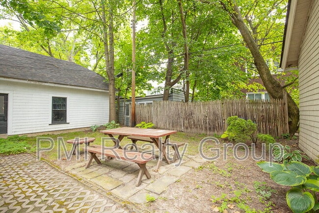 Building Photo - 2129 Coventry Rd