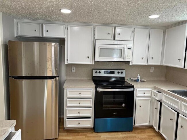 Building Photo - 8601 Fathom Cir