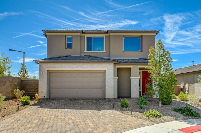 Building Photo - Stunning Fully Furnished 5-Bedroom Home in...