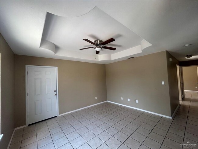Building Photo - 3018 S Buckingham Ct