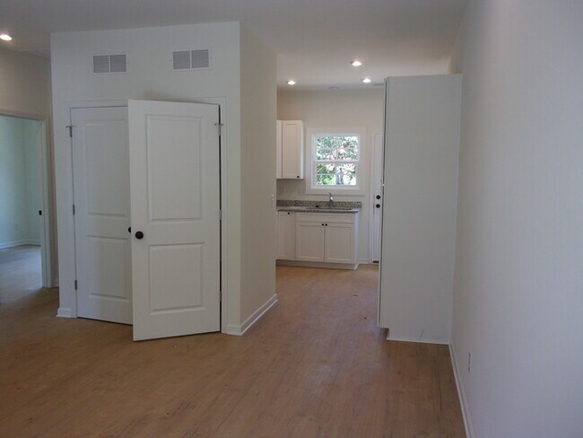 Foto del edificio - New Construction 2 Bedroom 1 Bath Apartment in Downtown Clover