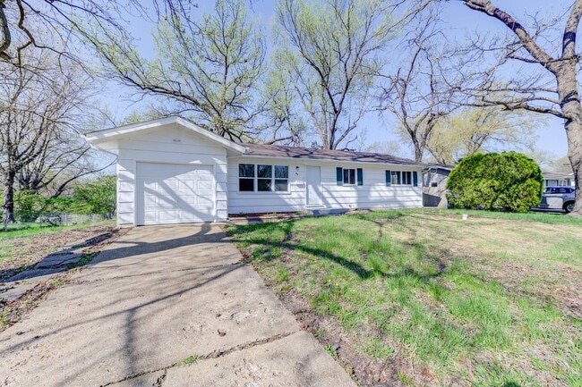 Building Photo - 49 Forestwood Dr