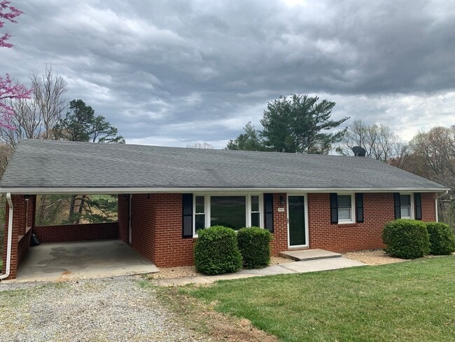 Foto del edificio - 3009 Sleepy Ridge Dr