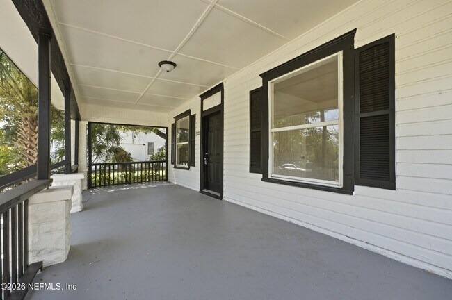 Foto del edificio - 1123 E 14th St