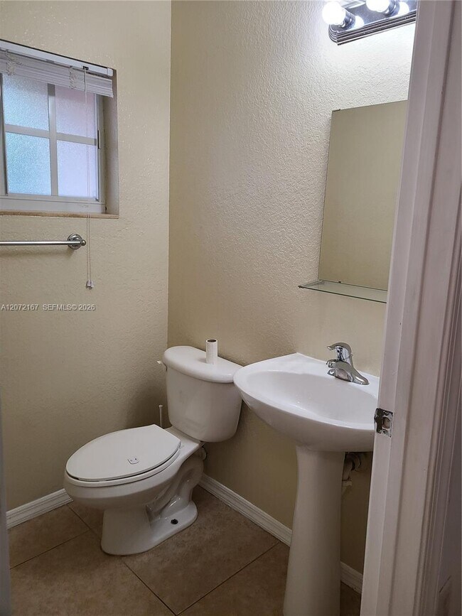 Foto del edificio - 3071 Riverside Dr