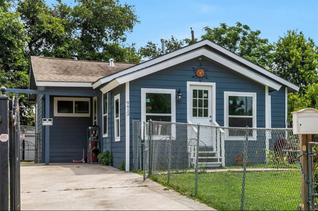 Building Photo - 9413 Clinton Dr