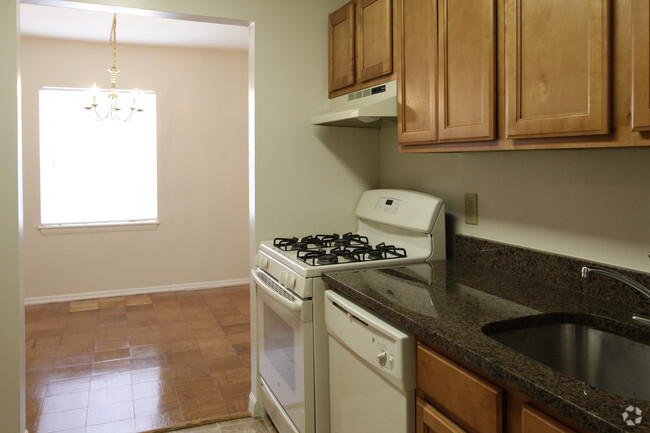 Kitchen into Dining Area - Summit Square Apartments