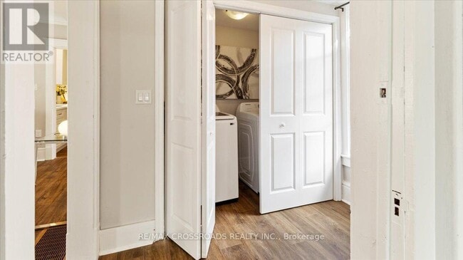 Building Photo - 24 Catharine St