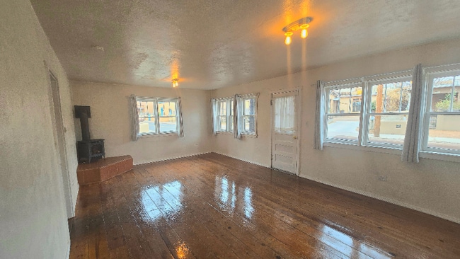 Building Photo - 523 Agua Fria St